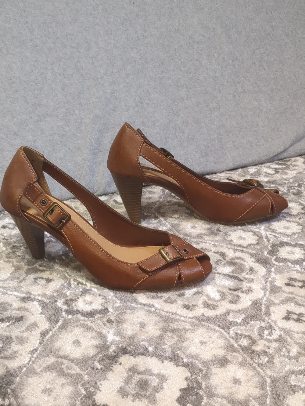 Thom McAn 5287 Brown Leather Peep Toe Buckle Heels Sz 6.5M